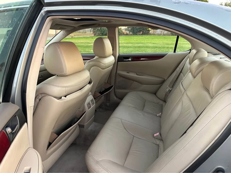 2004 Lexus ES 3rd Gen - Image 9 of 14