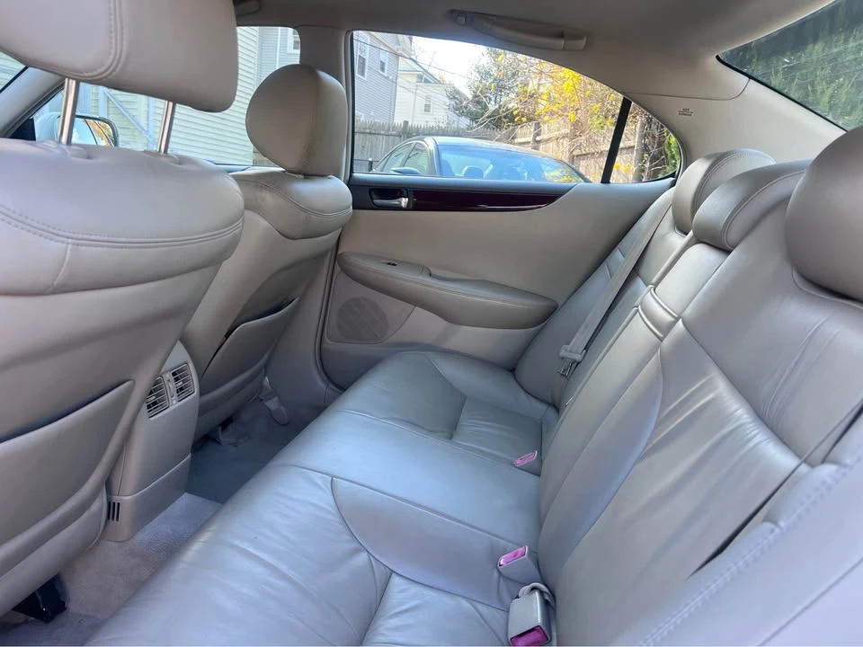 2004 Lexus ES 4th Gen - Image 8 of 10