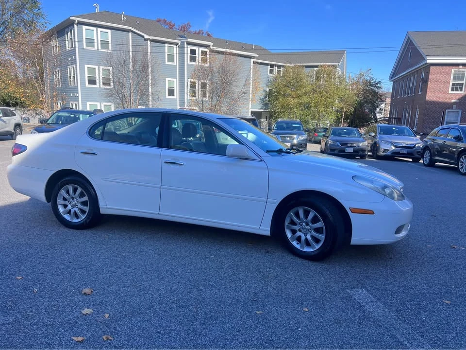 2004 Lexus ES 4th Gen - Image 4 of 10