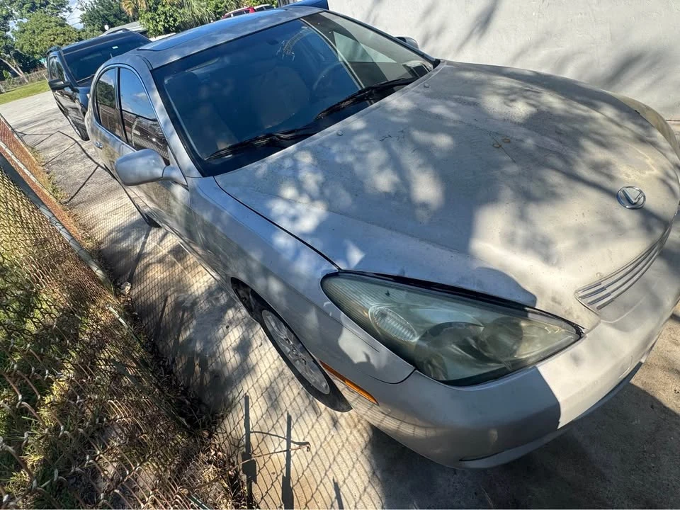2004 Lexus ES 3rd Gen - Image 5 of 9