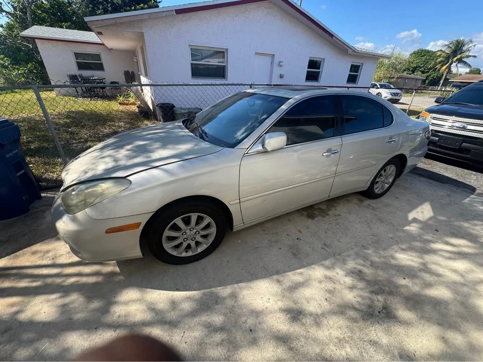 2004 Lexus ES 3rd Gen - Image 2 of 9