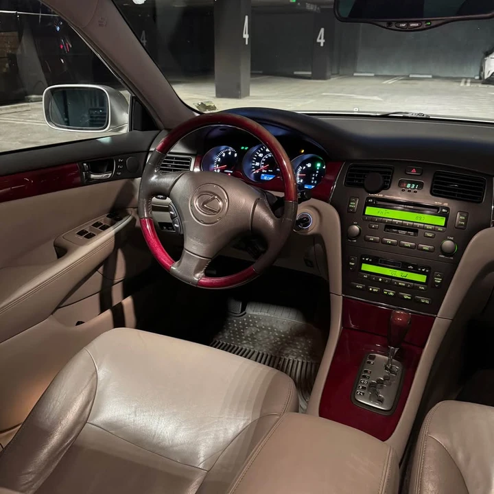 2004 Lexus ES 4th Gen - Image 9 of 14