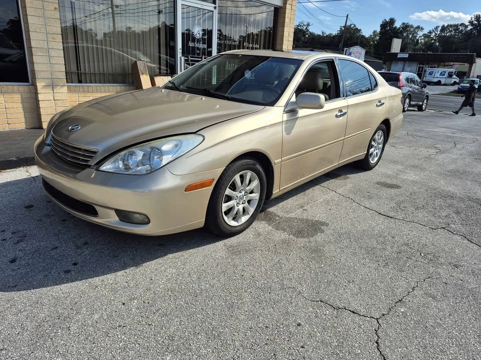 2004 Lexus ES 4th Gen - Image 9 of 10
