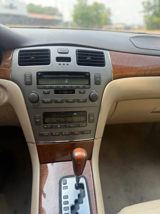 2004 Lexus ES 3rd Gen - Image 14 of 16