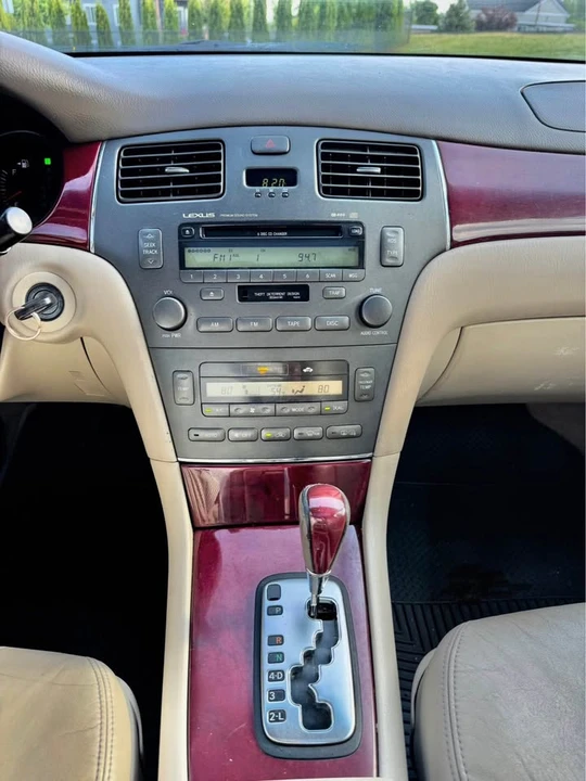 2004 Lexus ES 4th Gen - Image 8 of 13