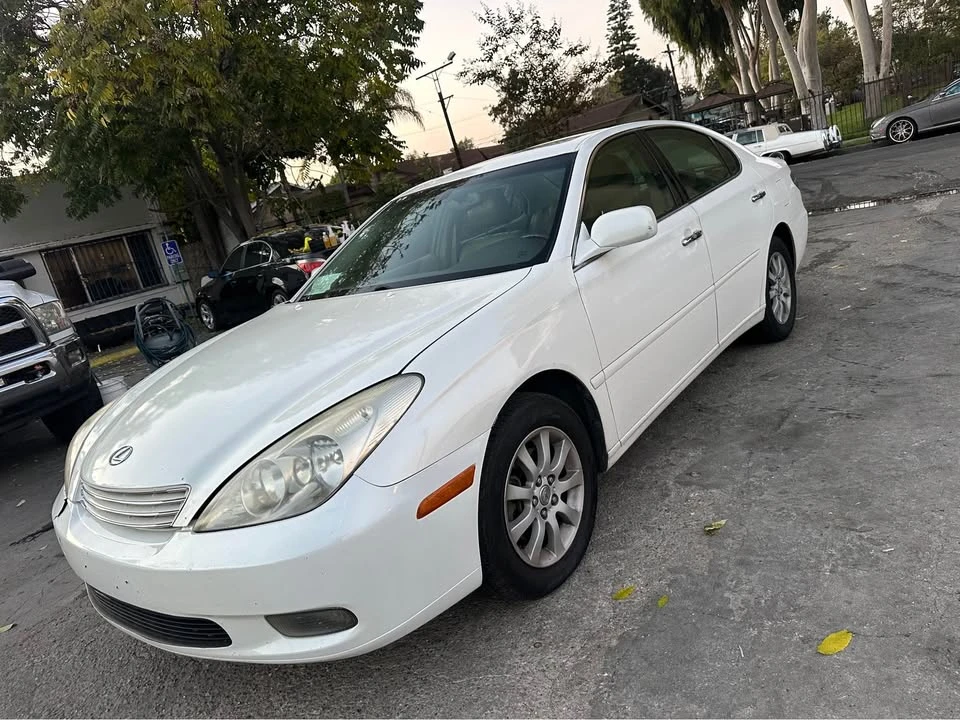 2004 Lexus ES 3rd Gen - Image 2 of 9