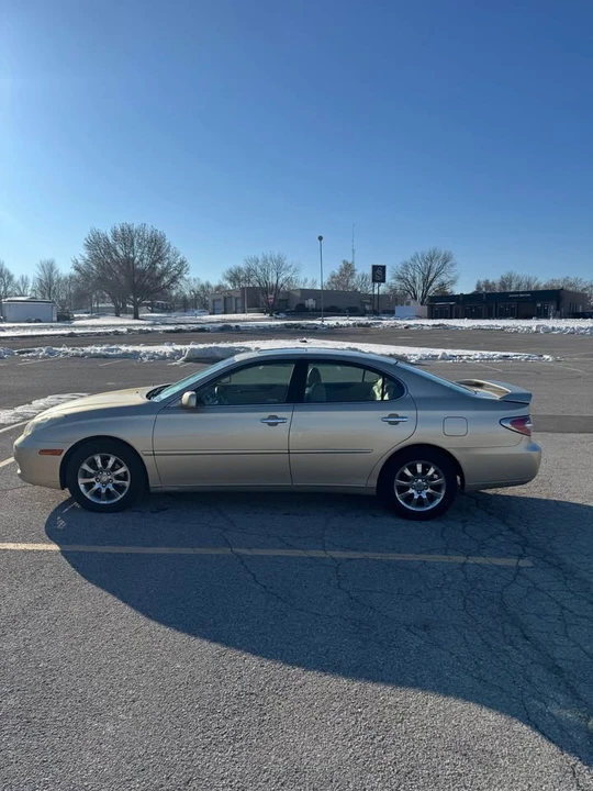 2004 Lexus ES 4th Gen - Image 4 of 10
