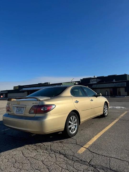 2004 Lexus ES 4th Gen - Image 6 of 10