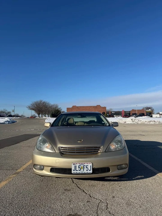2004 Lexus ES 4th Gen - Image 2 of 10