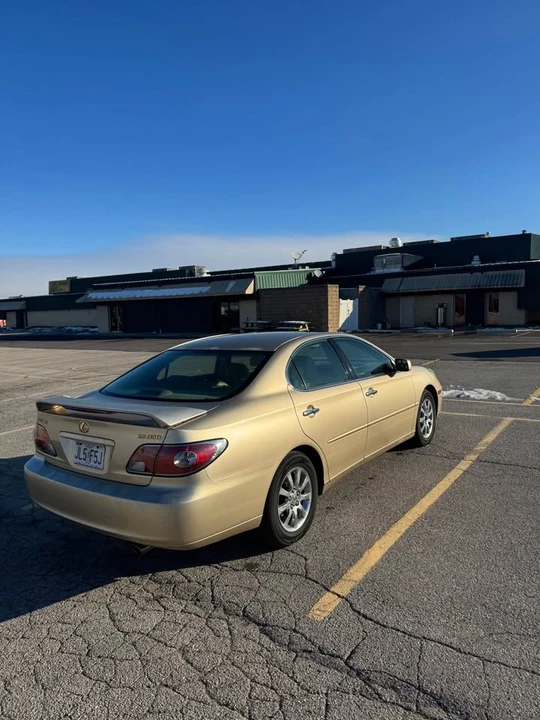 2004 Lexus ES 4th Gen - Image 3 of 10
