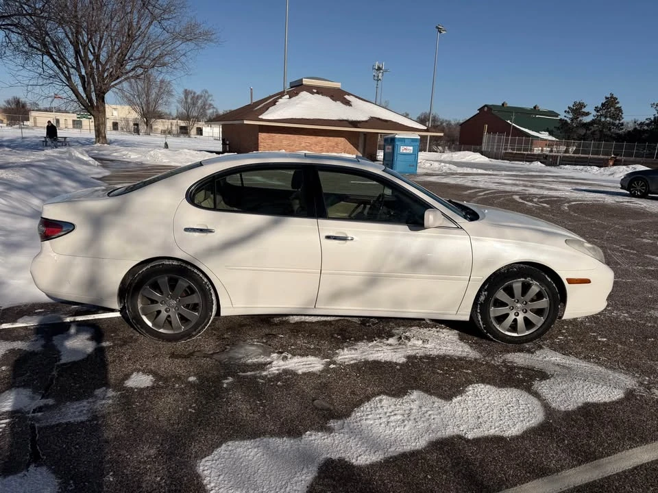 2004 Lexus ES 4th Gen - Image 9 of 11