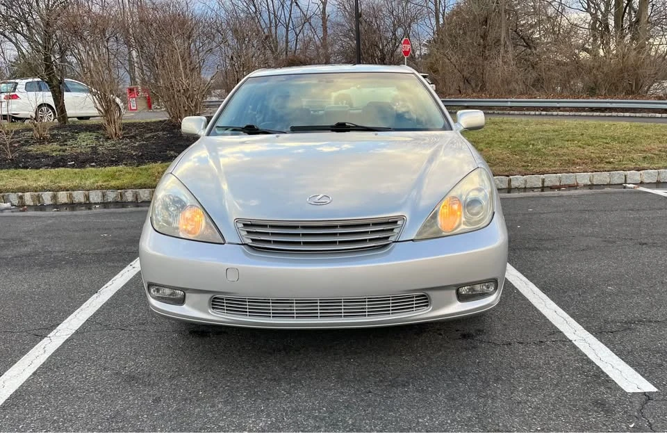 2004 Lexus ES 4th Gen - Image 2 of 15