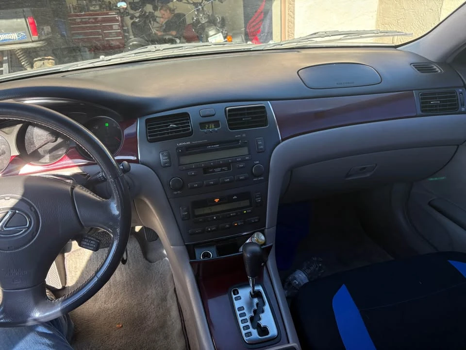 2004 Lexus ES 3rd Gen - Image 6 of 10
