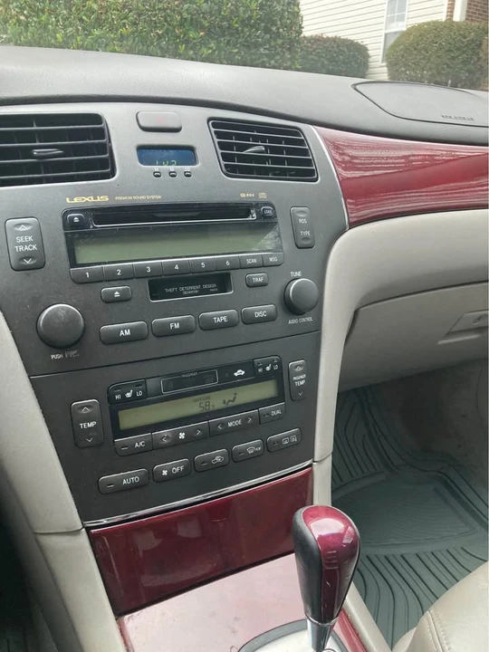 2004 Lexus ES 3rd Gen - Image 3 of 10