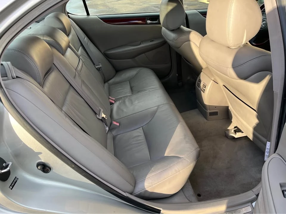 2004 Lexus ES 4th Gen - Image 10 of 15