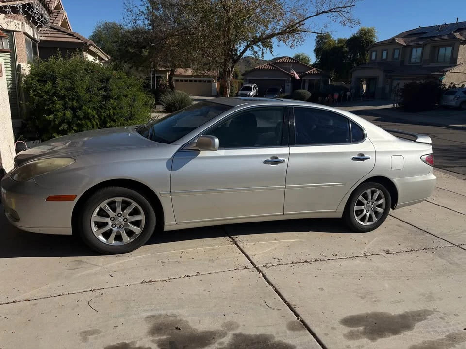 2004 Lexus ES 3rd Gen - Image 2 of 10
