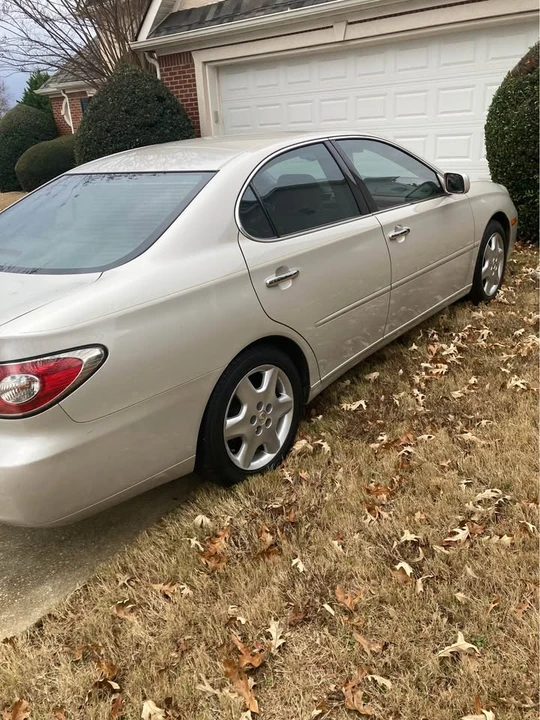 2004 Lexus ES 3rd Gen - Image 5 of 10