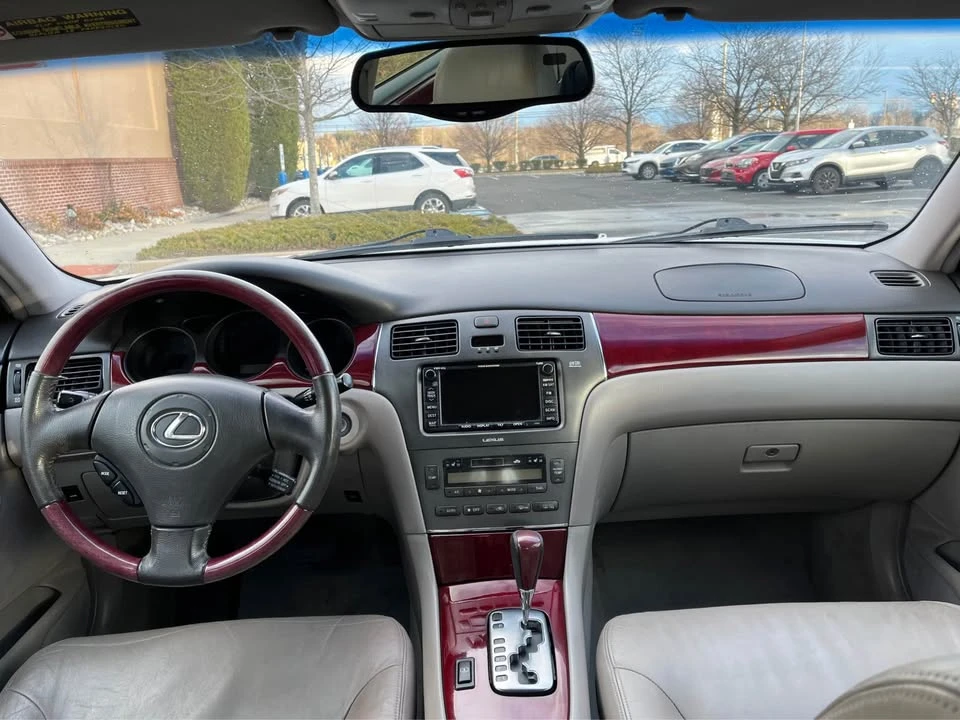 2004 Lexus ES 4th Gen - Image 8 of 15