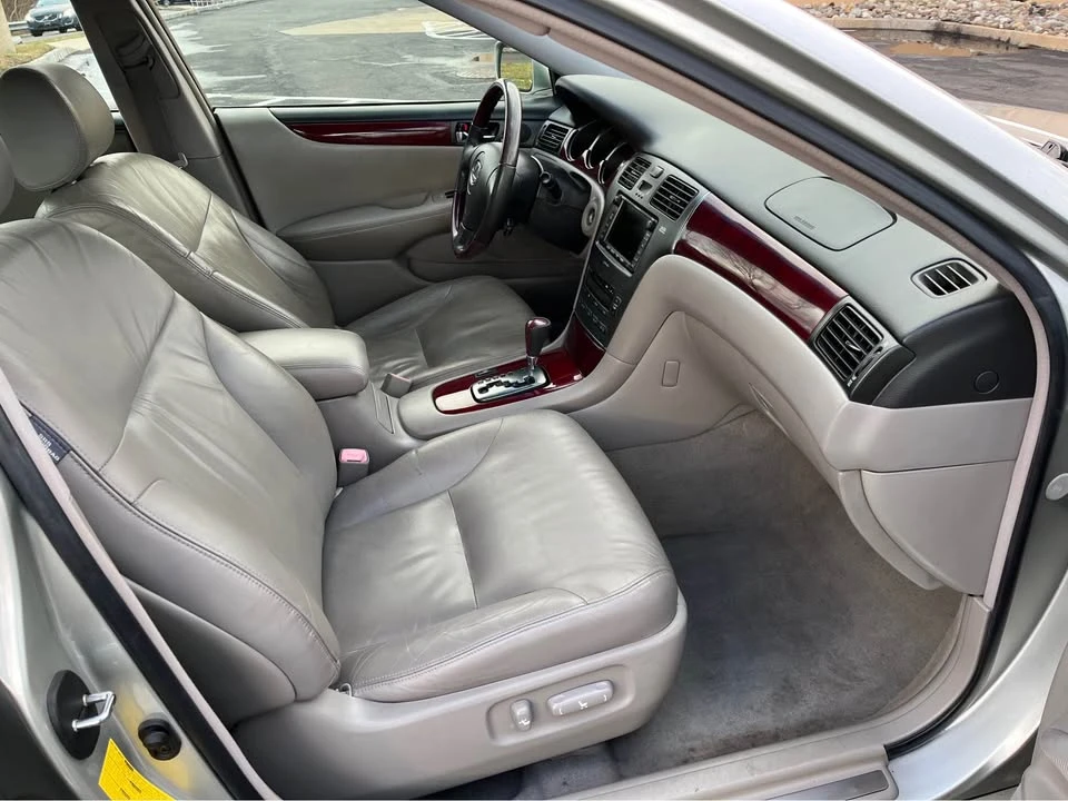 2004 Lexus ES 4th Gen - Image 9 of 15