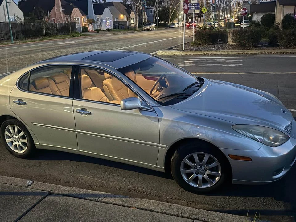 2004 Lexus ES 4th Gen - Image 10 of 20