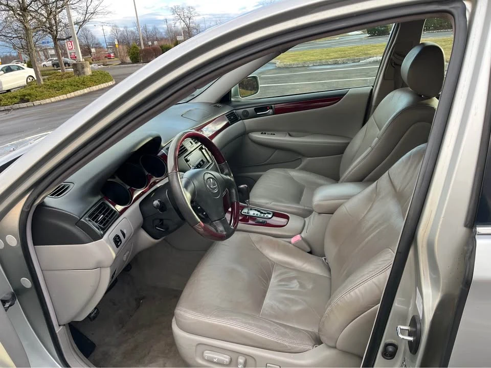 2004 Lexus ES 4th Gen - Image 6 of 15