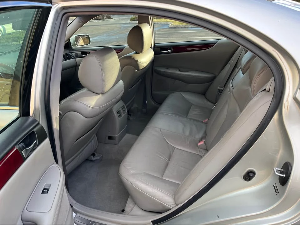 2004 Lexus ES 4th Gen - Image 11 of 15