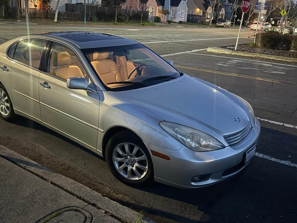 2004 Lexus ES 4th Gen - Image 11 of 20