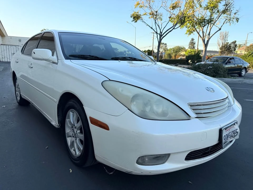 2004 Lexus ES 3rd Gen - Image 2 of 13