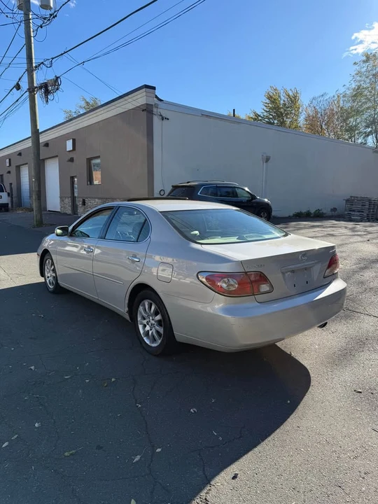 2004 Lexus ES 3rd Gen - Image 5 of 14