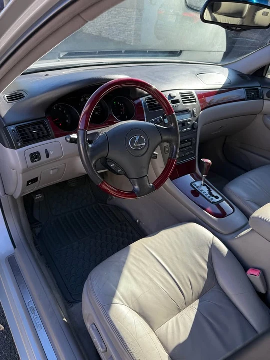 2004 Lexus ES 3rd Gen - Image 12 of 14