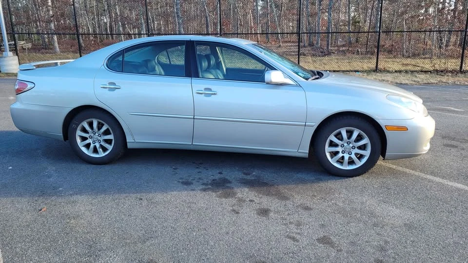 2004 Lexus ES 4th Gen - Image 3 of 8