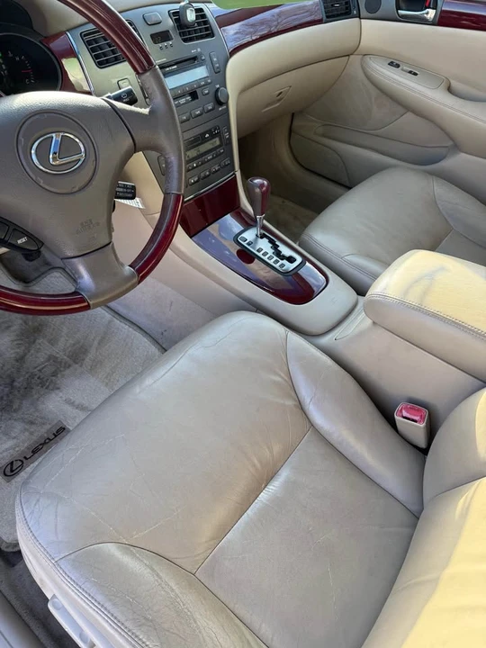 2004 Lexus ES 3rd Gen - Image 12 of 15
