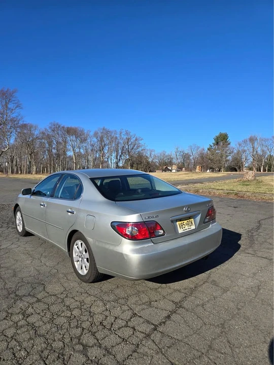 2004 Lexus ES 3rd Gen - Image 4 of 19