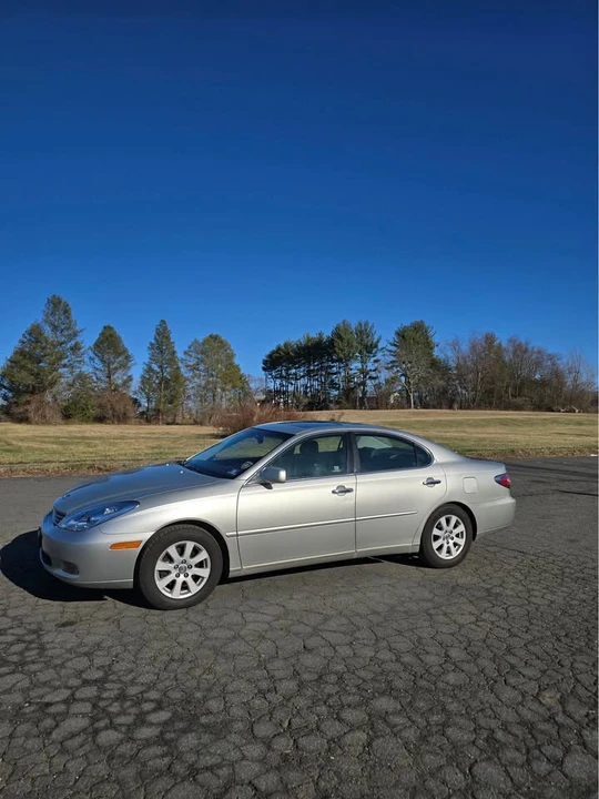2004 Lexus ES 3rd Gen - Image 2 of 19