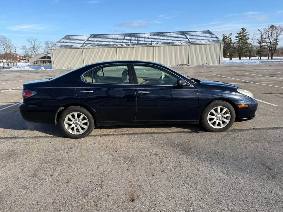 2004 Lexus ES 3rd Gen - Image 8 of 15