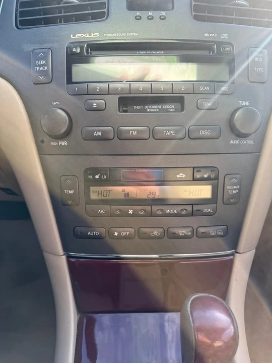 2004 Lexus ES 3rd Gen - Image 13 of 15