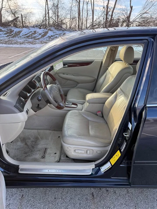 2004 Lexus ES 3rd Gen - Image 9 of 15