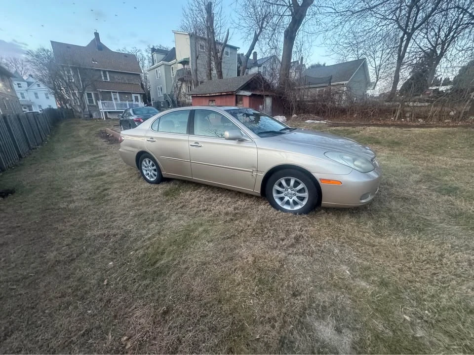 2004 Lexus ES 3rd Gen - Image 2 of 10