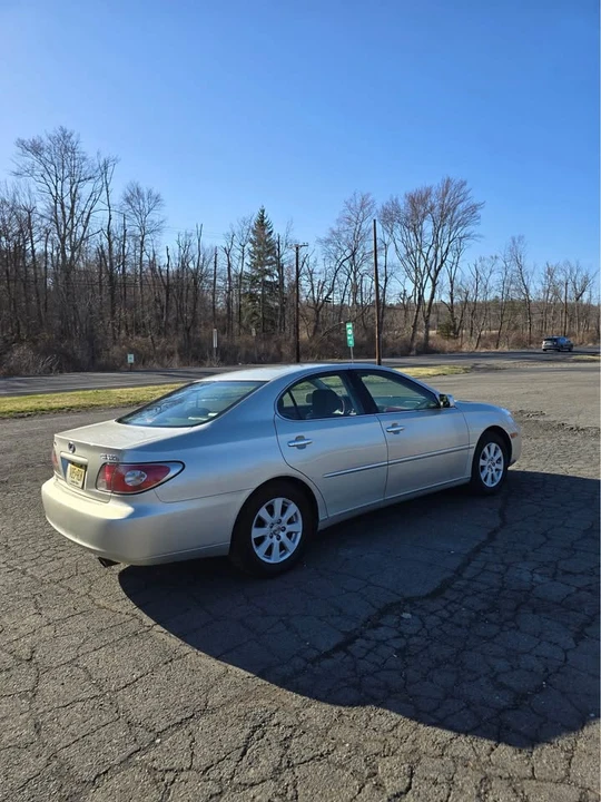 2004 Lexus ES 3rd Gen - Image 3 of 19
