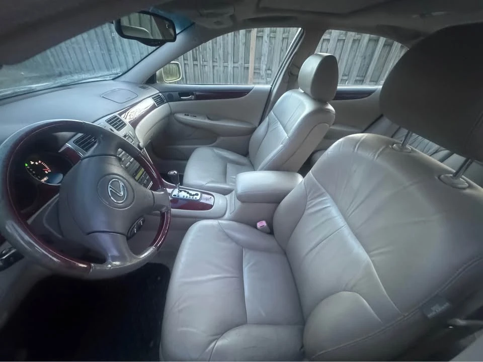 2004 Lexus ES 3rd Gen - Image 6 of 10