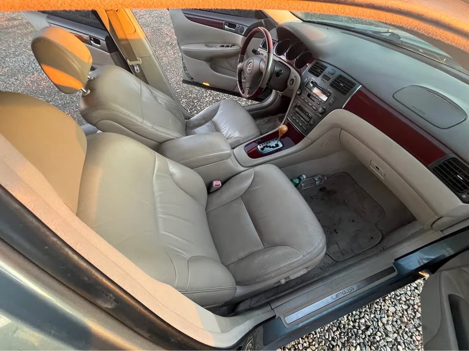 2004 Lexus ES 4th Gen - Image 4 of 12
