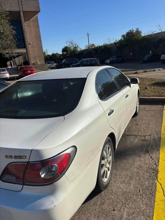 2004 Lexus ES 3rd Gen - Image 2 of 10
