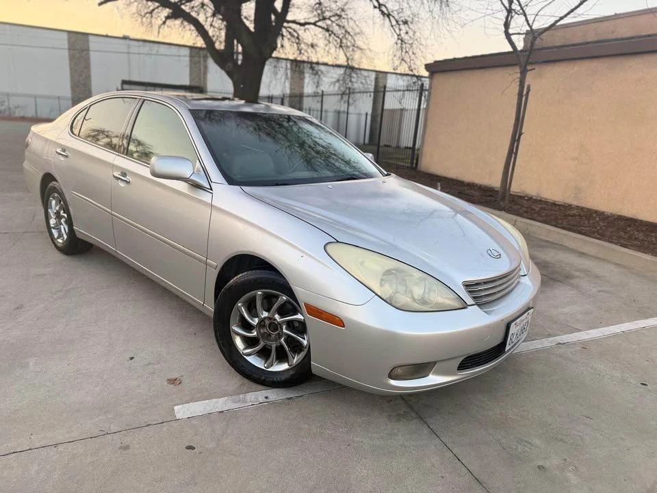 2004 Lexus ES 4th Gen - Image 2 of 12