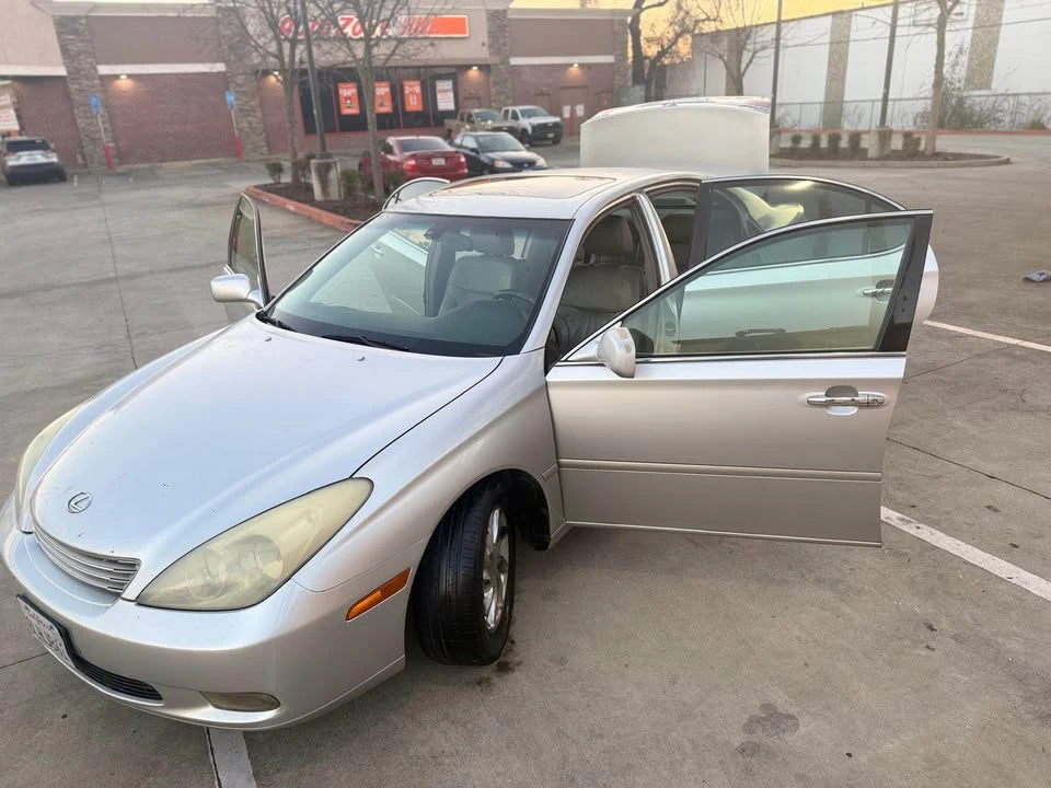 2004 Lexus ES 4th Gen - Image 3 of 12