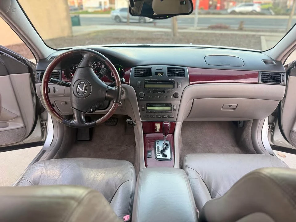 2004 Lexus ES 4th Gen - Image 6 of 12