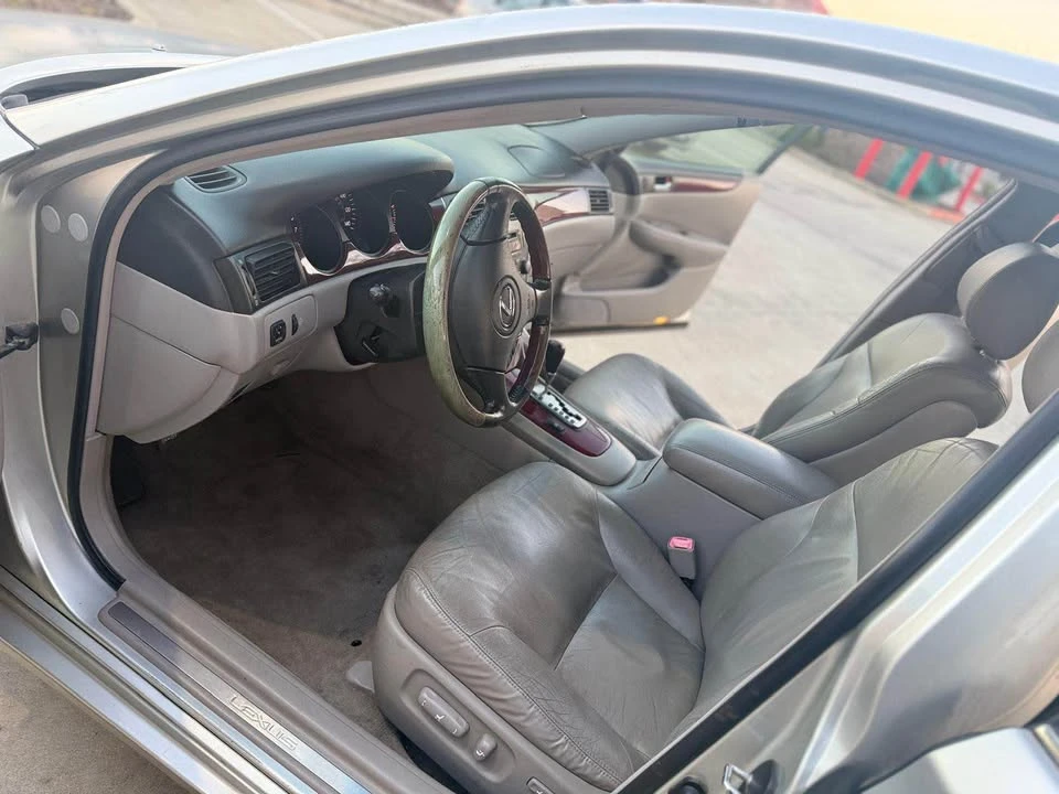 2004 Lexus ES 4th Gen - Image 9 of 12