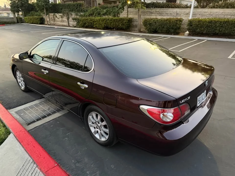 2004 Lexus ES 4th Gen - Image 2 of 9