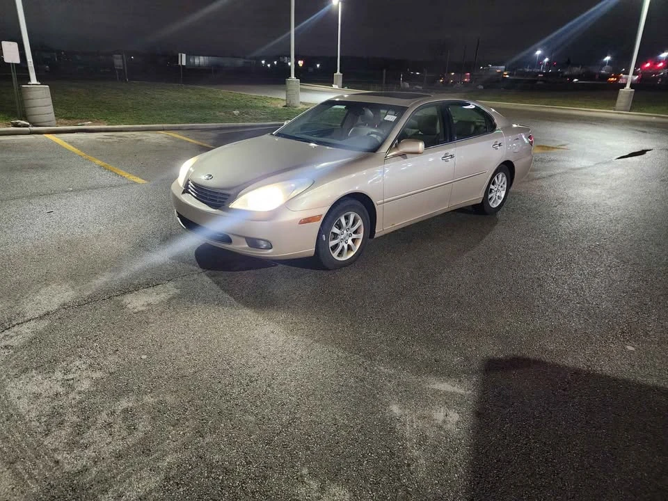 2004 Lexus ES 4th Gen - Image 2 of 4
