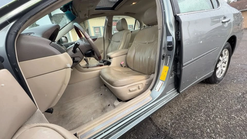 2004 Lexus ES 4th Gen - Image 10 of 12