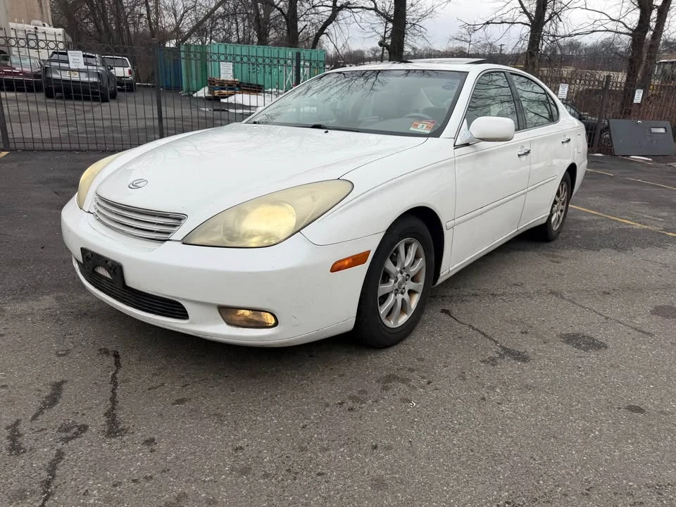 2004 Lexus ES 4th Gen - Image 3 of 15